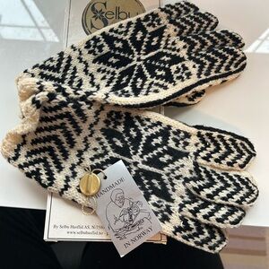 Selbu of Norway handmade Norwegian wool gloves brand new in box L/XL